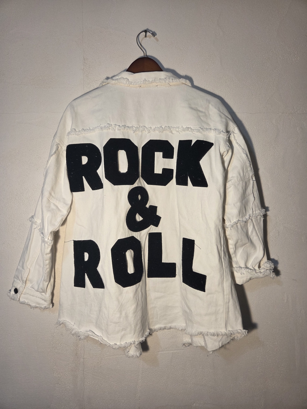 J.NNA White Denim Jacket Small Rock & Roll Graphic Distressed Frayed Raw Hem